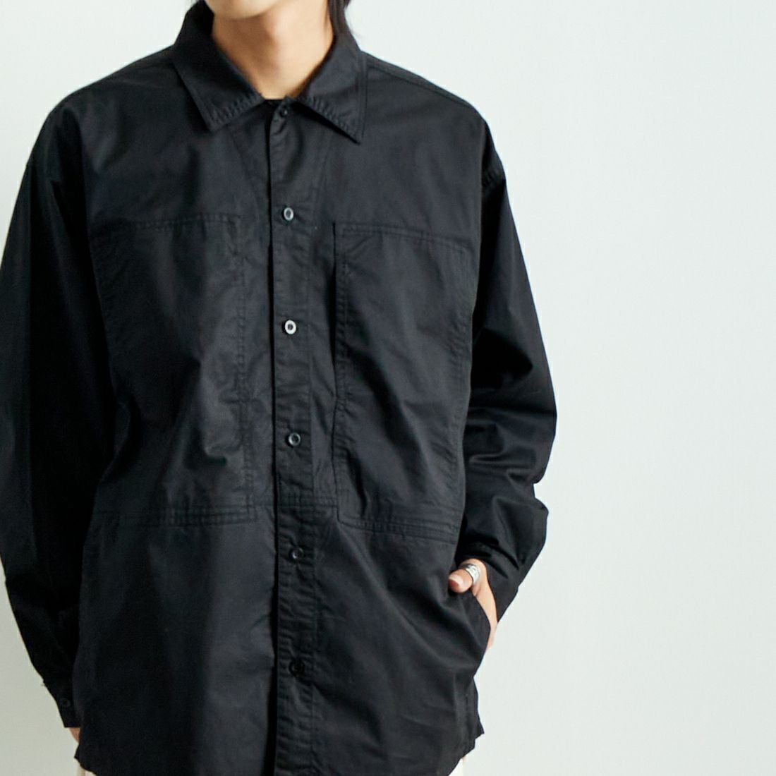 ARMY TWILL SANFORIZED [アーミーツイル サンフォライズド] ライトツイル 4ポケットシャツ [AM-2457001] BLACK &&モデル身長：179cm 着用サイズ：L&&