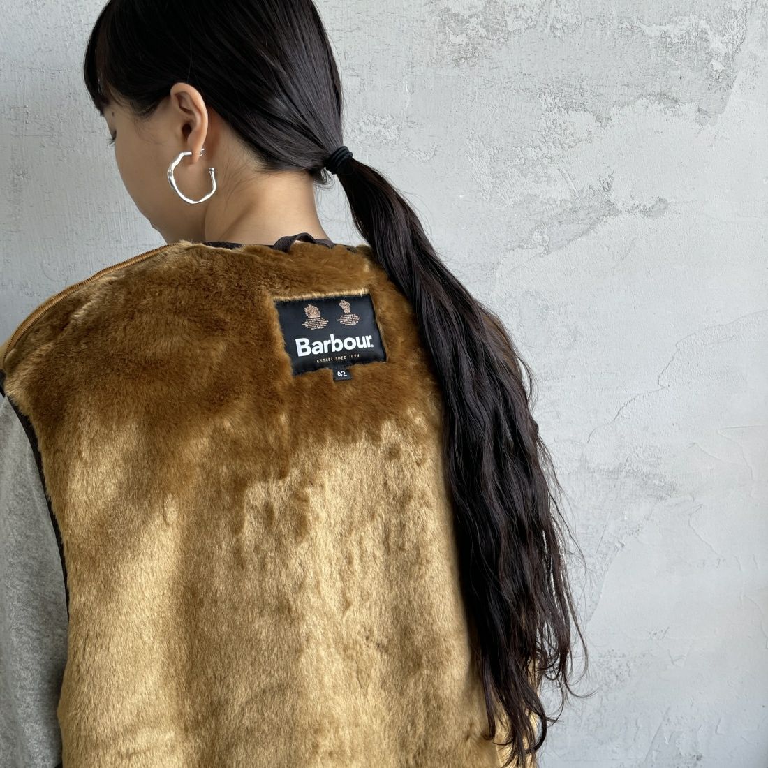 Barbour [バブアー] ウォームパイル ウェストコート ジップインライナーベスト [MLI0004] BROWN &&モデル身長：156cm 着用サイズ：42&&