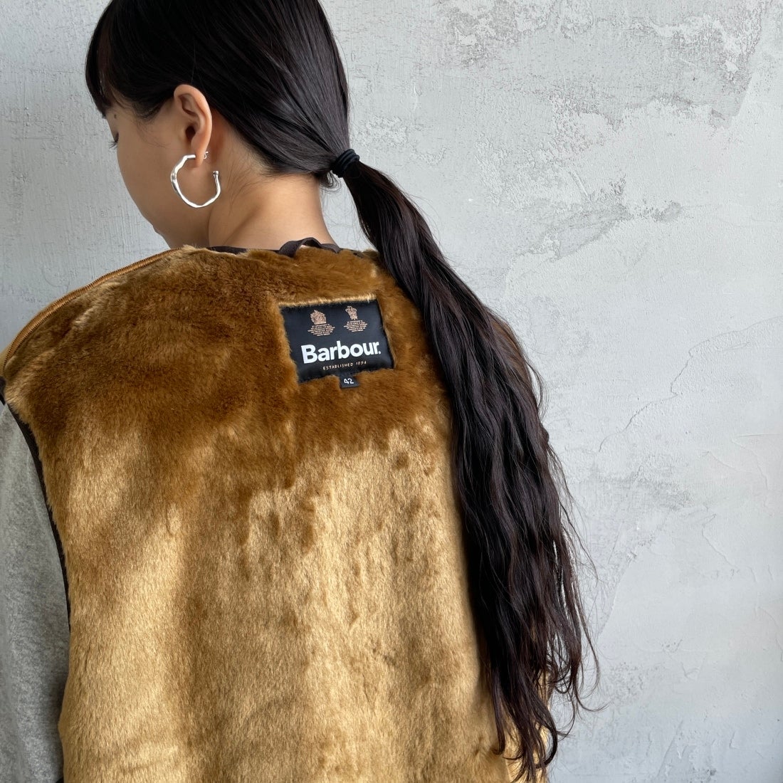 Barbour [バブアー] ウォームパイル ウェストコート ジップインライナーベスト [MLI0004] BROWN &&モデル身長：156cm 着用サイズ：42&&