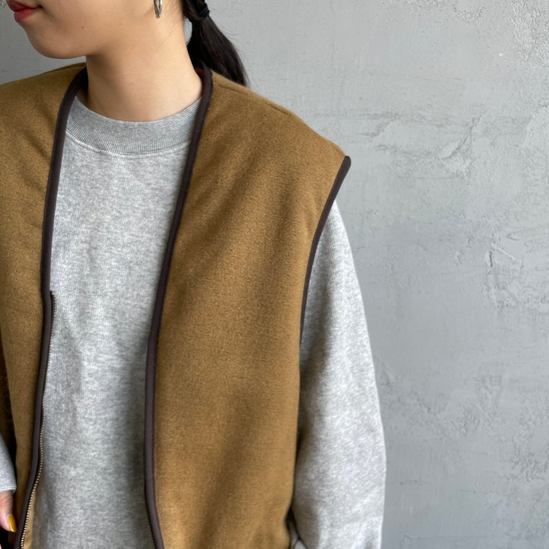 Barbour [バブアー] ウォームパイル ウェストコート ジップインライナーベスト [MLI0004] BROWN &&モデル身長：156cm 着用サイズ：42&&
