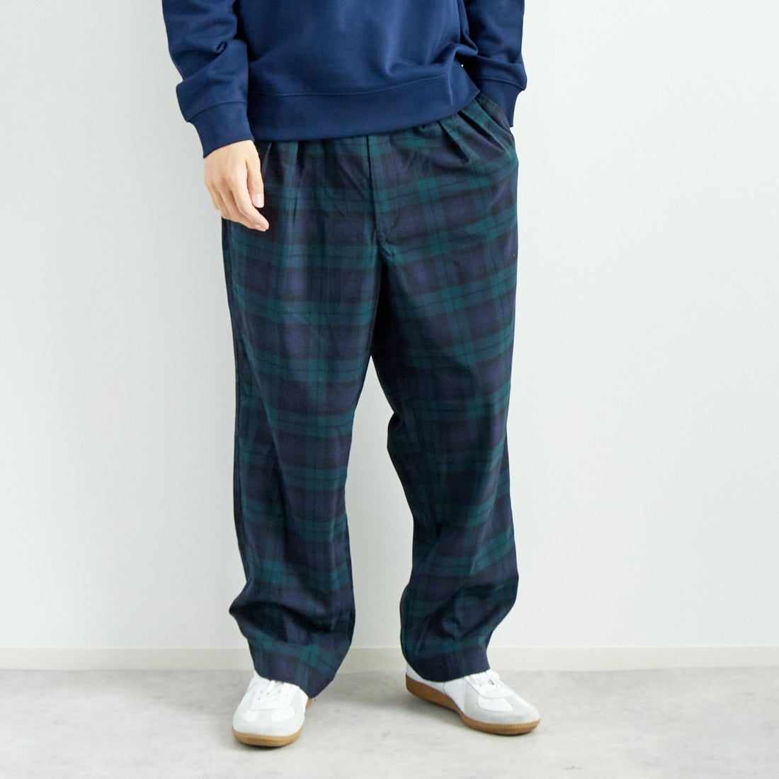 Noir Fabrik [ヌワールファブリック] T/Rツイルストレッチ チェックタックインパンツ [NF-243-055] BW BLK WAC &&モデル身長：182cm 着用サイズ：L&&