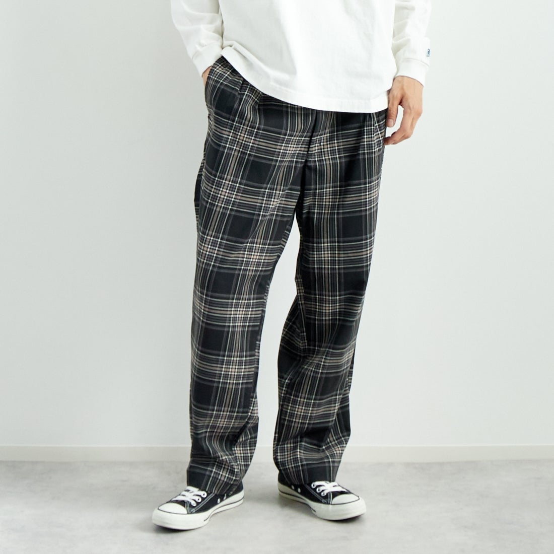 Noir Fabrik [ヌワールファブリック] T/Rツイルストレッチ チェックタックインパンツ [NF-243-055] BK BLK CHK &&モデル身長：182cm 着用サイズ：L&&