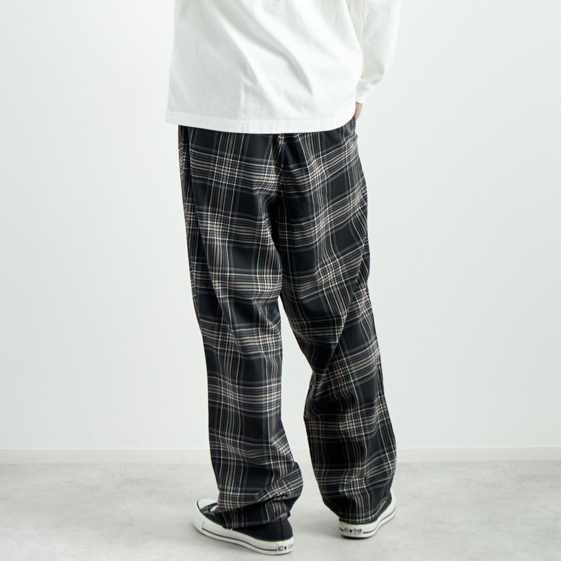 Noir Fabrik [ヌワールファブリック] T/Rツイルストレッチ チェックタックインパンツ [NF-243-055] BK BLK CHK &&モデル身長：182cm 着用サイズ：L&&