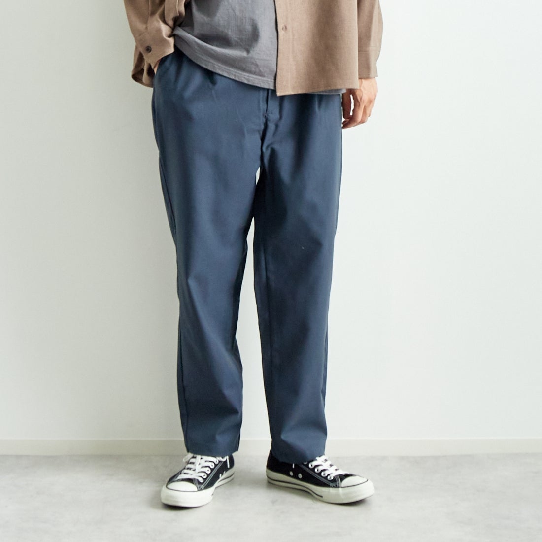 Jeans Factory Clothes [ジーンズファクトリークローズ] ウール混ストレッチワイドテーパードパンツ [JFC-243-054] 05 B.GRY &&モデル身長：182cm 着用サイズ：L&&