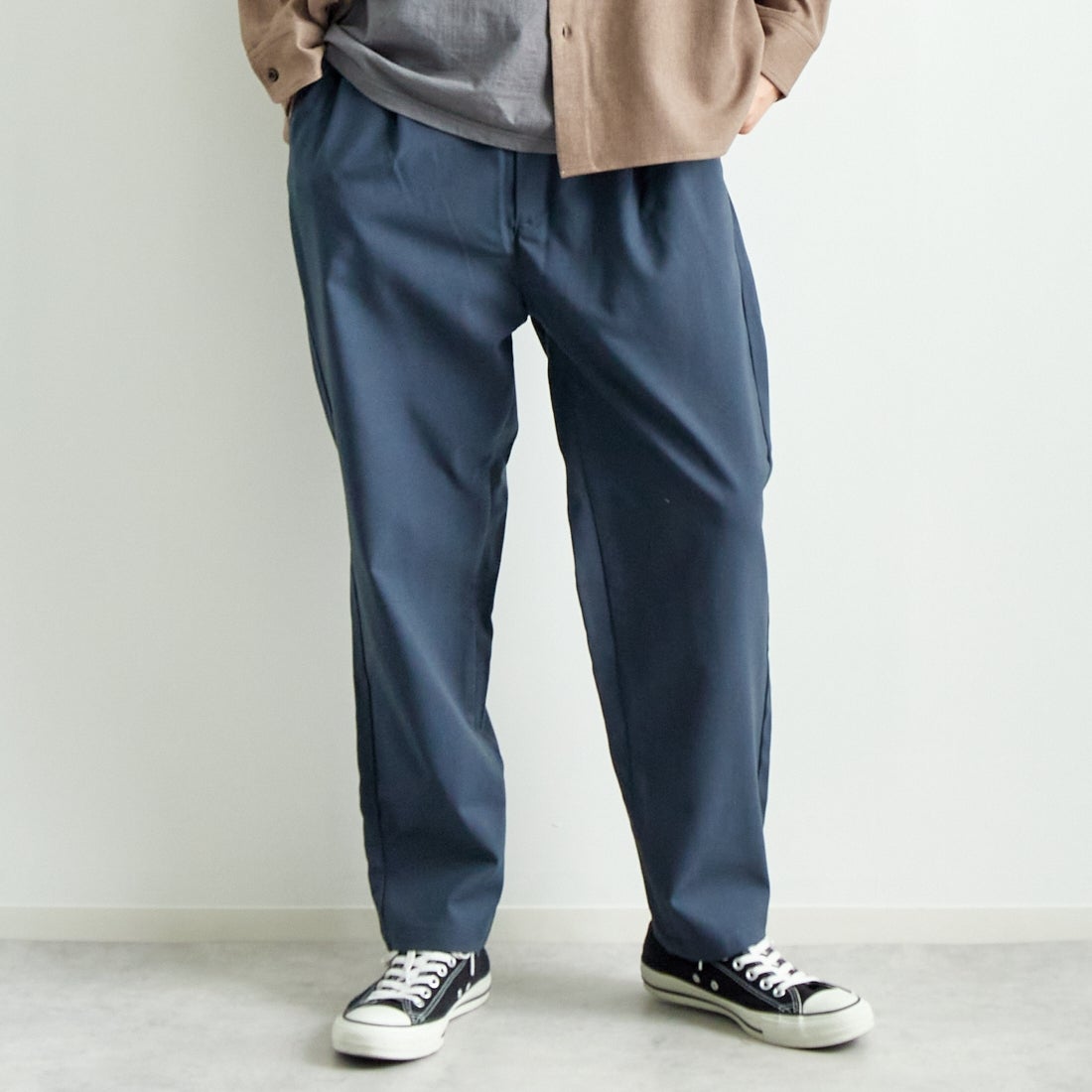 Jeans Factory Clothes [ジーンズファクトリークローズ] ウール混ストレッチワイドテーパードパンツ [JFC-243-054] 05 B.GRY &&モデル身長：182cm 着用サイズ：L&&