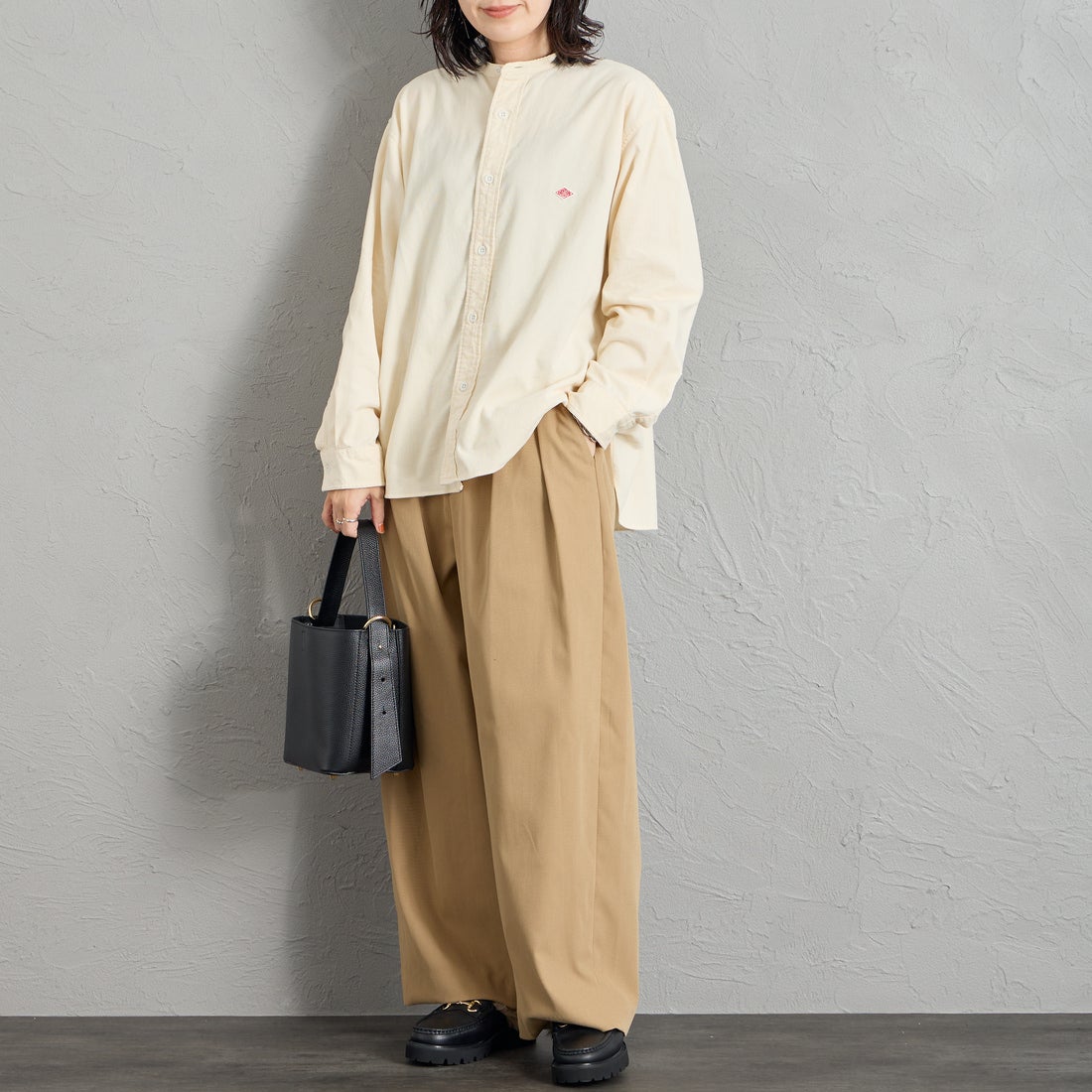 DANTON [ダントン] コーデュロイ バンドカラーシャツ [DT-B0290MCD] OFF WHITE &&モデル身長：160cm 着用サイズ：38&&