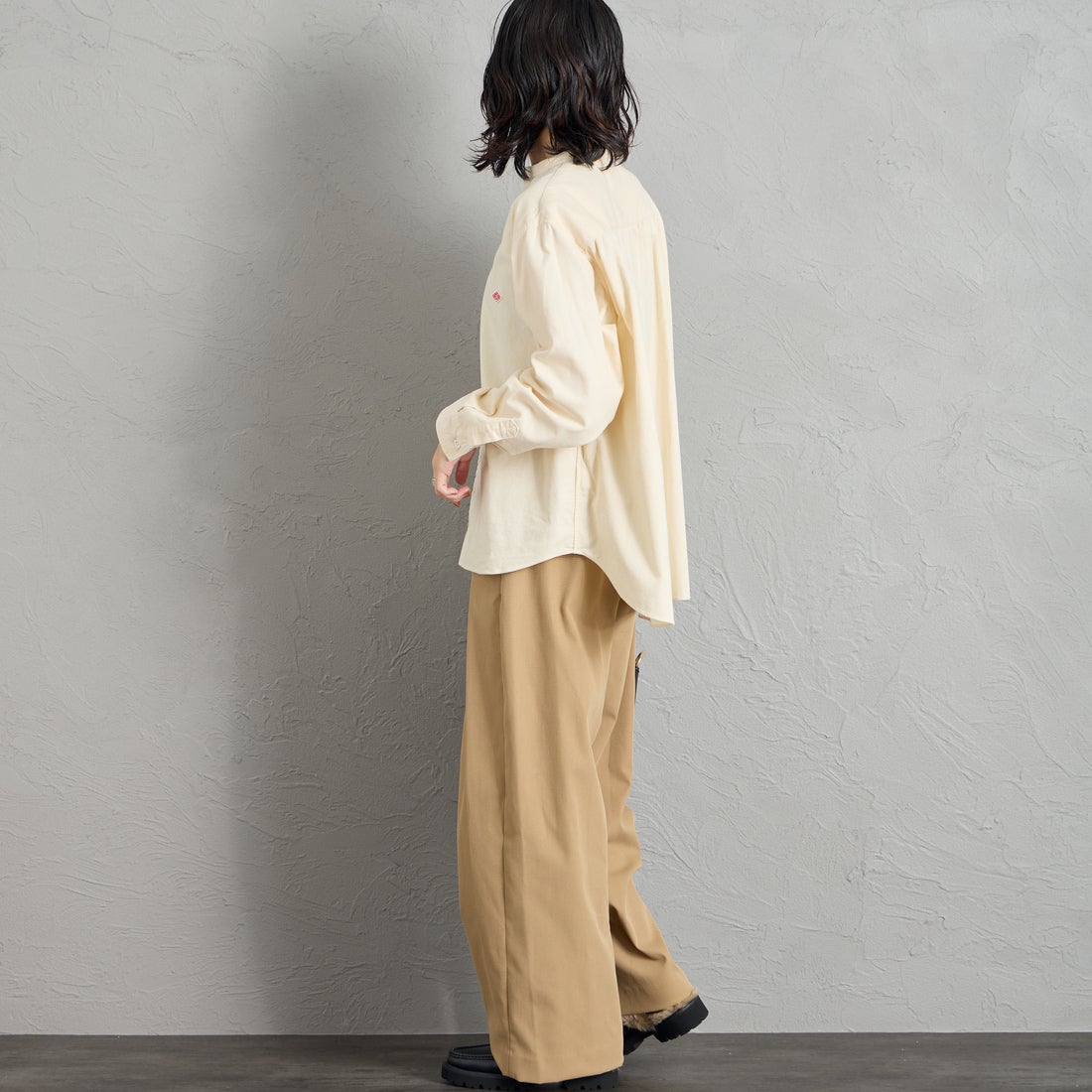 DANTON [ダントン] コーデュロイ バンドカラーシャツ [DT-B0290MCD] OFF WHITE &&モデル身長：160cm 着用サイズ：38&&