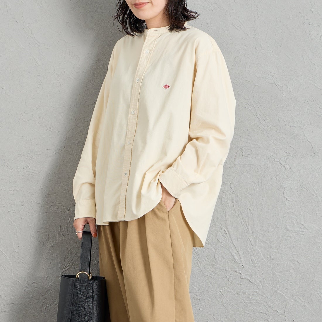 DANTON [ダントン] コーデュロイ バンドカラーシャツ [DT-B0290MCD] OFF WHITE &&モデル身長：160cm 着用サイズ：38&&