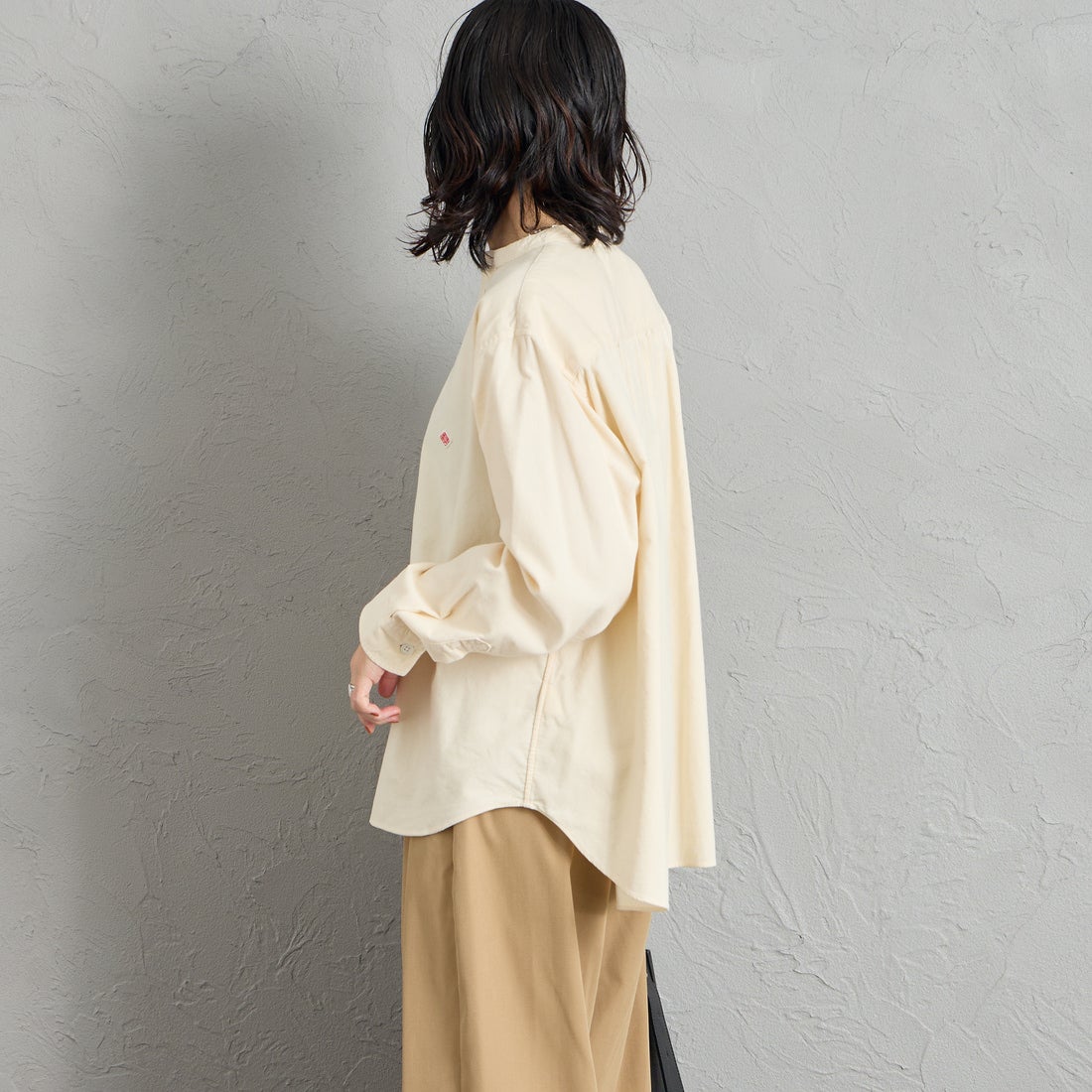 DANTON [ダントン] コーデュロイ バンドカラーシャツ [DT-B0290MCD] OFF WHITE &&モデル身長：160cm 着用サイズ：38&&