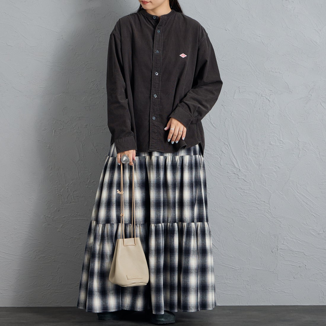 DANTON [ダントン] コーデュロイ バンドカラーシャツ [DT-B0290MCD] CHARCOAL &&モデル身長：156cm 着用サイズ：38&&