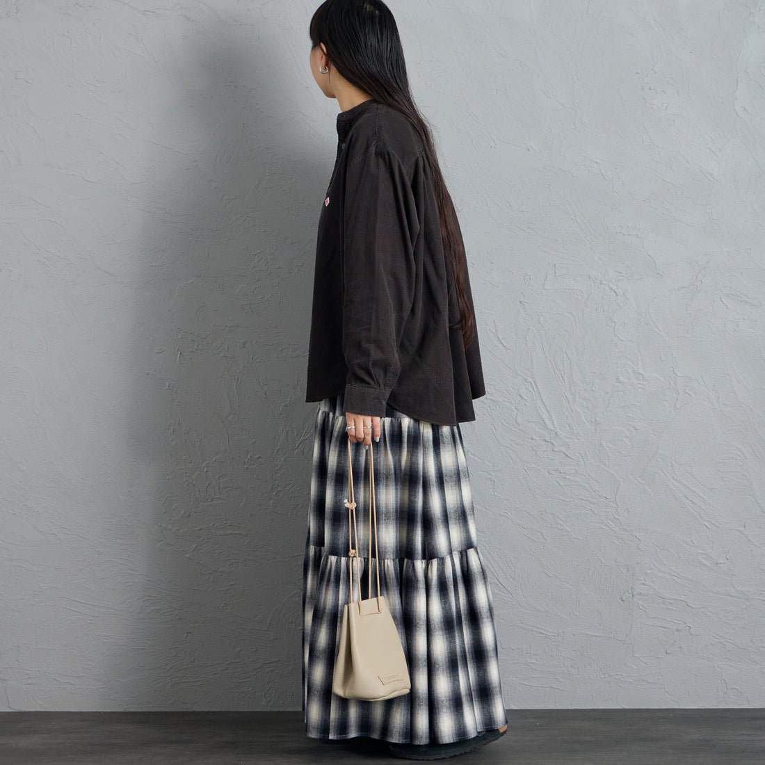 DANTON [ダントン] コーデュロイ バンドカラーシャツ [DT-B0290MCD] CHARCOAL &&モデル身長：156cm 着用サイズ：38&&
