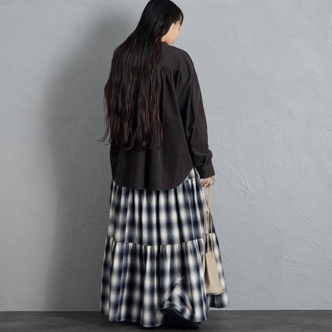 DANTON [ダントン] コーデュロイ バンドカラーシャツ [DT-B0290MCD] CHARCOAL &&モデル身長：156cm 着用サイズ：38&&
