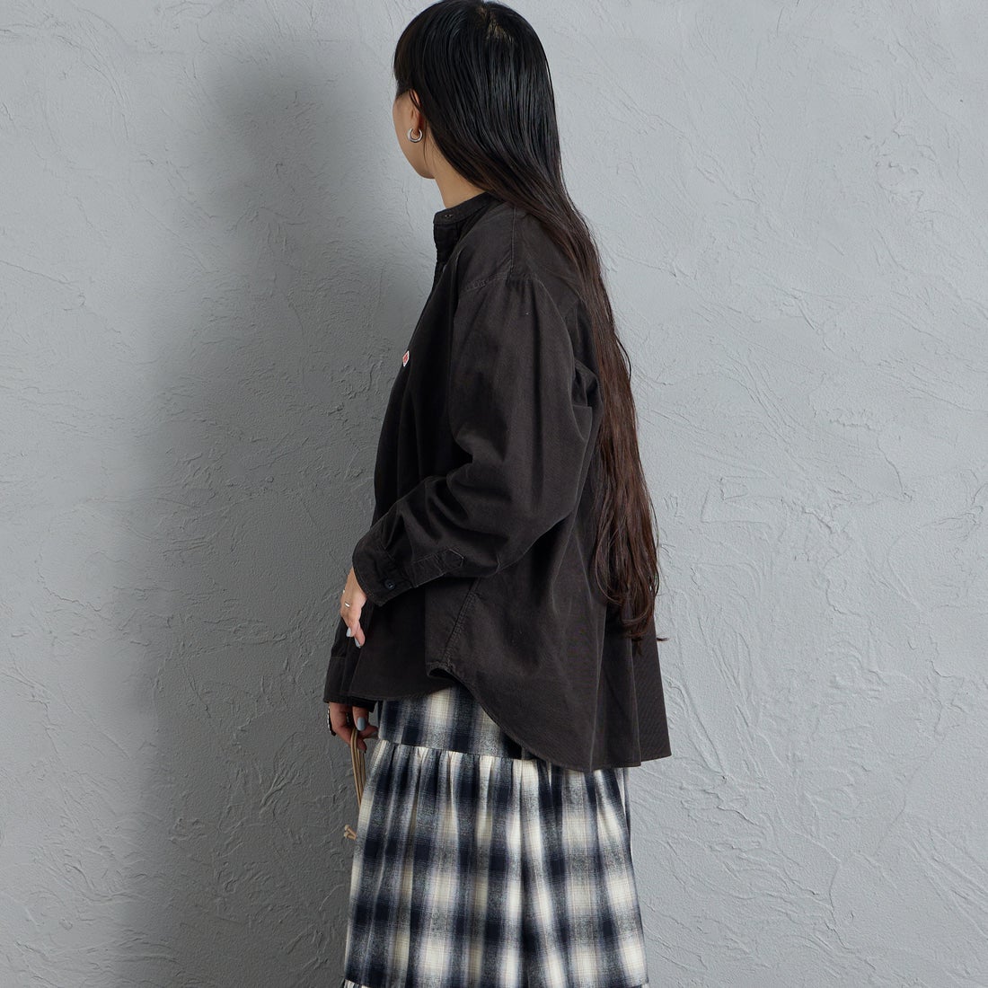 DANTON [ダントン] コーデュロイ バンドカラーシャツ [DT-B0290MCD] CHARCOAL &&モデル身長：156cm 着用サイズ：38&&