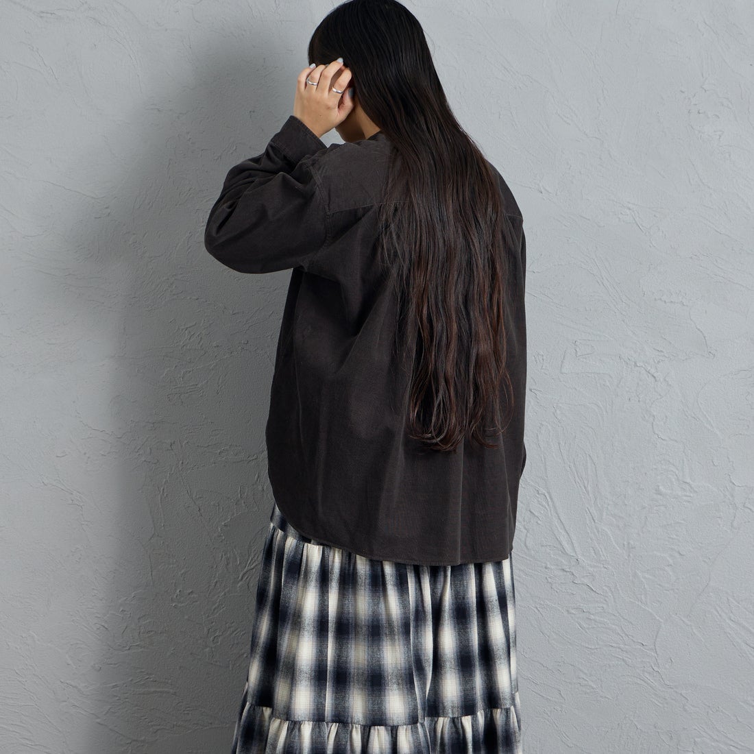 DANTON [ダントン] コーデュロイ バンドカラーシャツ [DT-B0290MCD] CHARCOAL &&モデル身長：156cm 着用サイズ：38&&