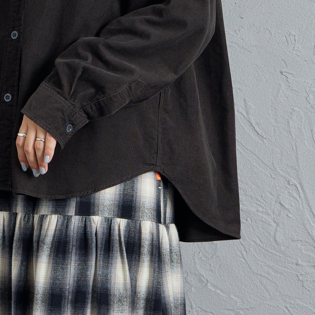 DANTON [ダントン] コーデュロイ バンドカラーシャツ [DT-B0290MCD] CHARCOAL &&モデル身長：156cm 着用サイズ：38&&