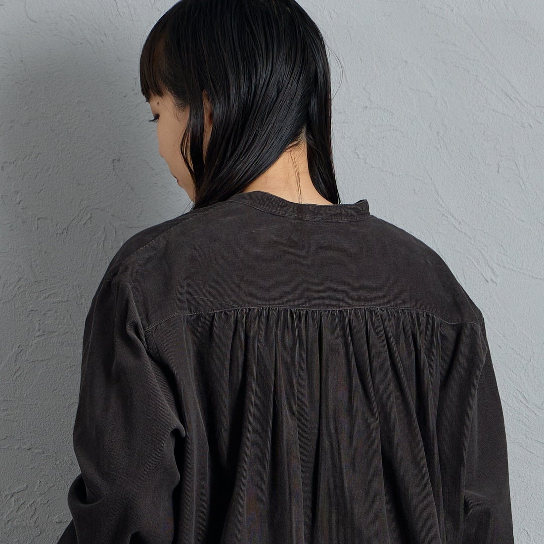 DANTON [ダントン] コーデュロイ バンドカラーシャツ [DT-B0290MCD] CHARCOAL &&モデル身長：156cm 着用サイズ：38&&