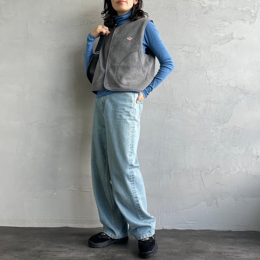 DANTON [ダントン] フリースカラーレスベスト [DT-A0521] DK.GREY &&モデル身長：160cm 着用サイズ：36&&