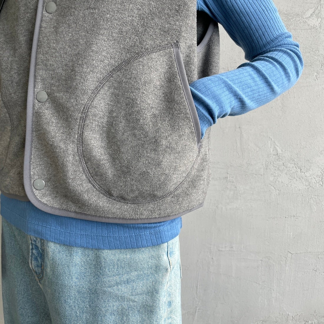 DANTON [ダントン] フリースカラーレスベスト [DT-A0521] DK.GREY &&モデル身長：160cm 着用サイズ：36&&