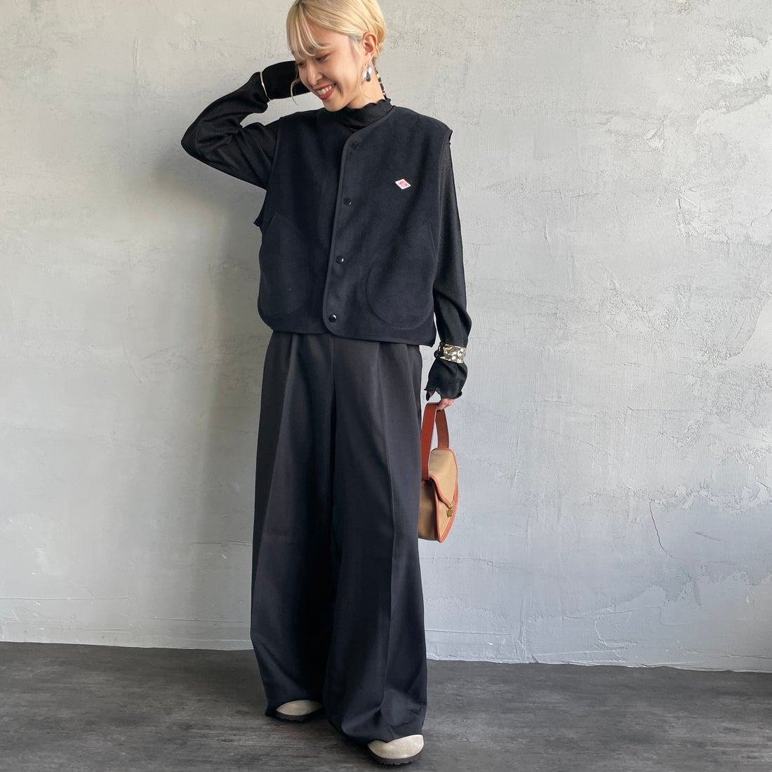 DANTON [ダントン] フリースカラーレスベスト [DT-A0521] BLACK &&モデル身長：150cm 着用サイズ：36&&