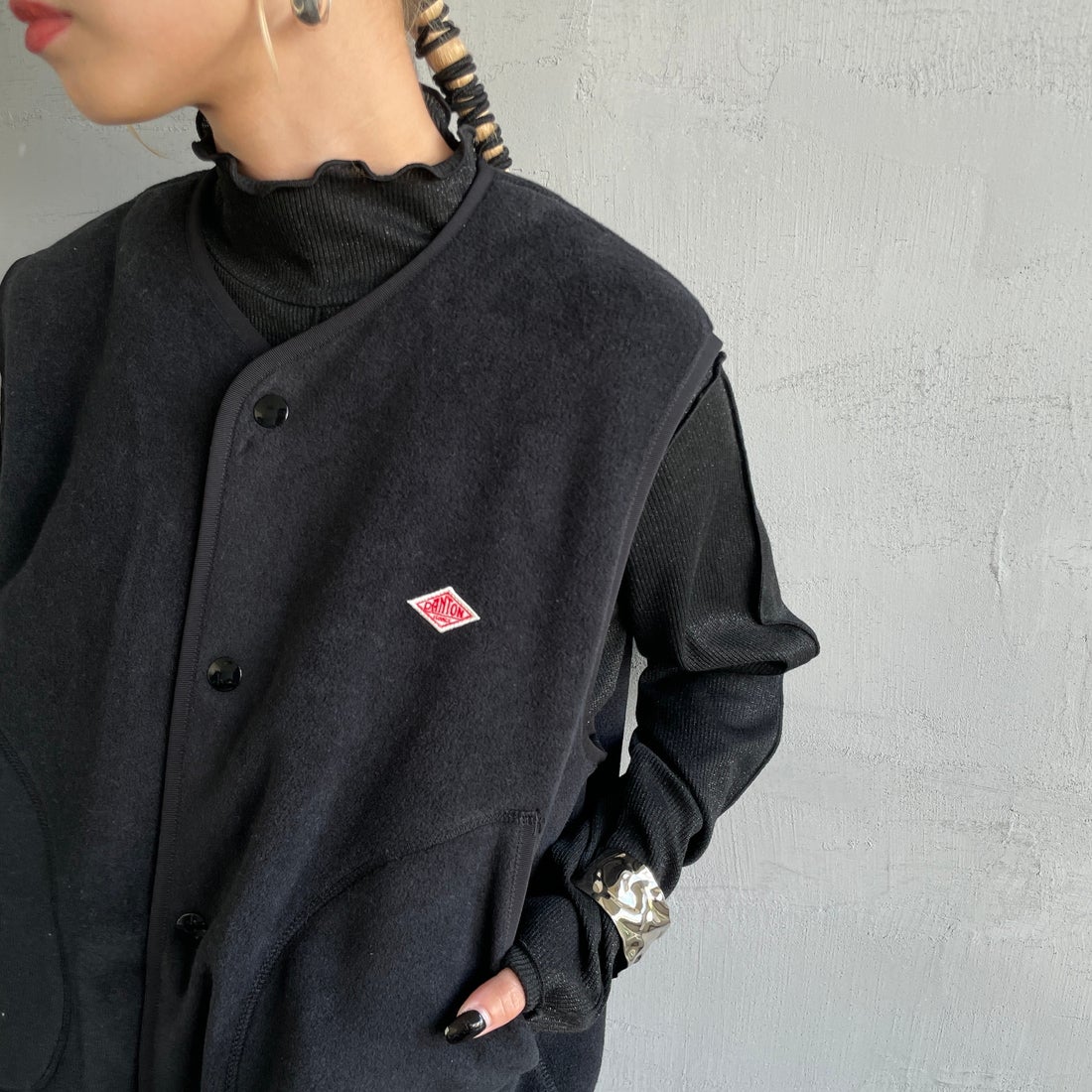 DANTON [ダントン] フリースカラーレスベスト [DT-A0521] BLACK &&モデル身長：150cm 着用サイズ：36&&