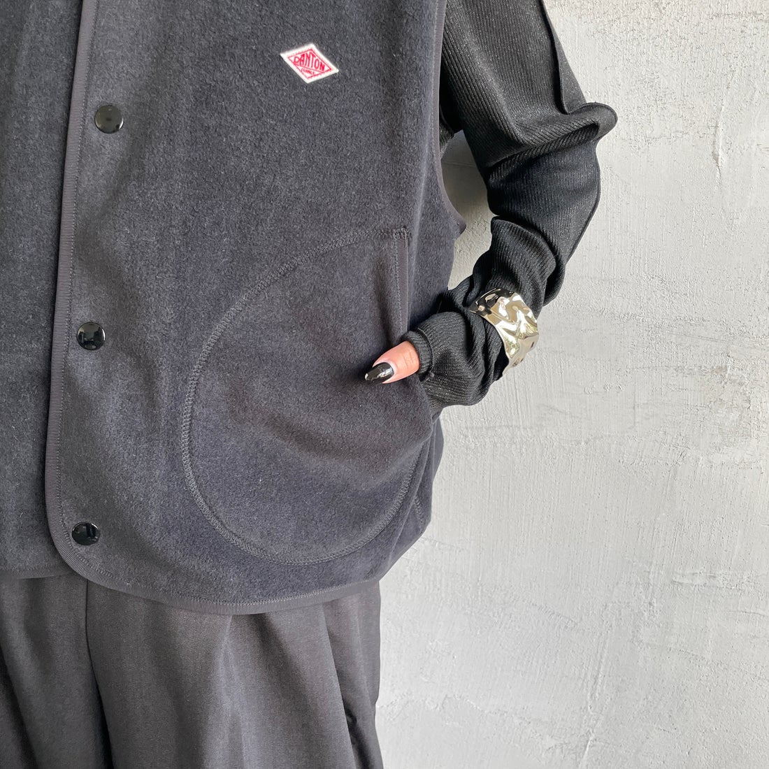 DANTON [ダントン] フリースカラーレスベスト [DT-A0521] BLACK &&モデル身長：150cm 着用サイズ：36&&