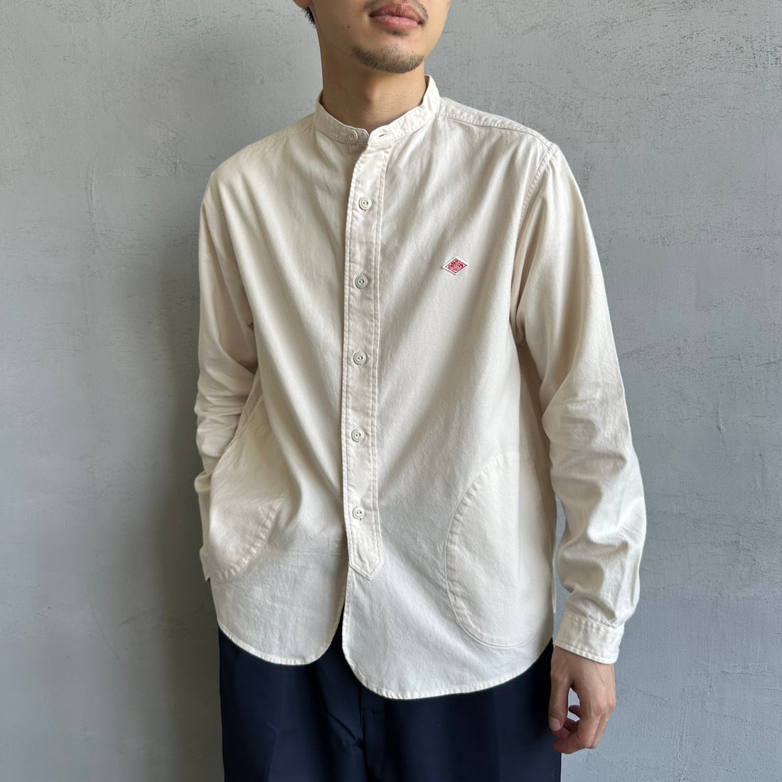 DANTON [ダントン] 先染めビエラ バンドカラーシャツ [DT-B0280VSS] ECRU &&モデル身長：168cm 着用サイズ：38&&