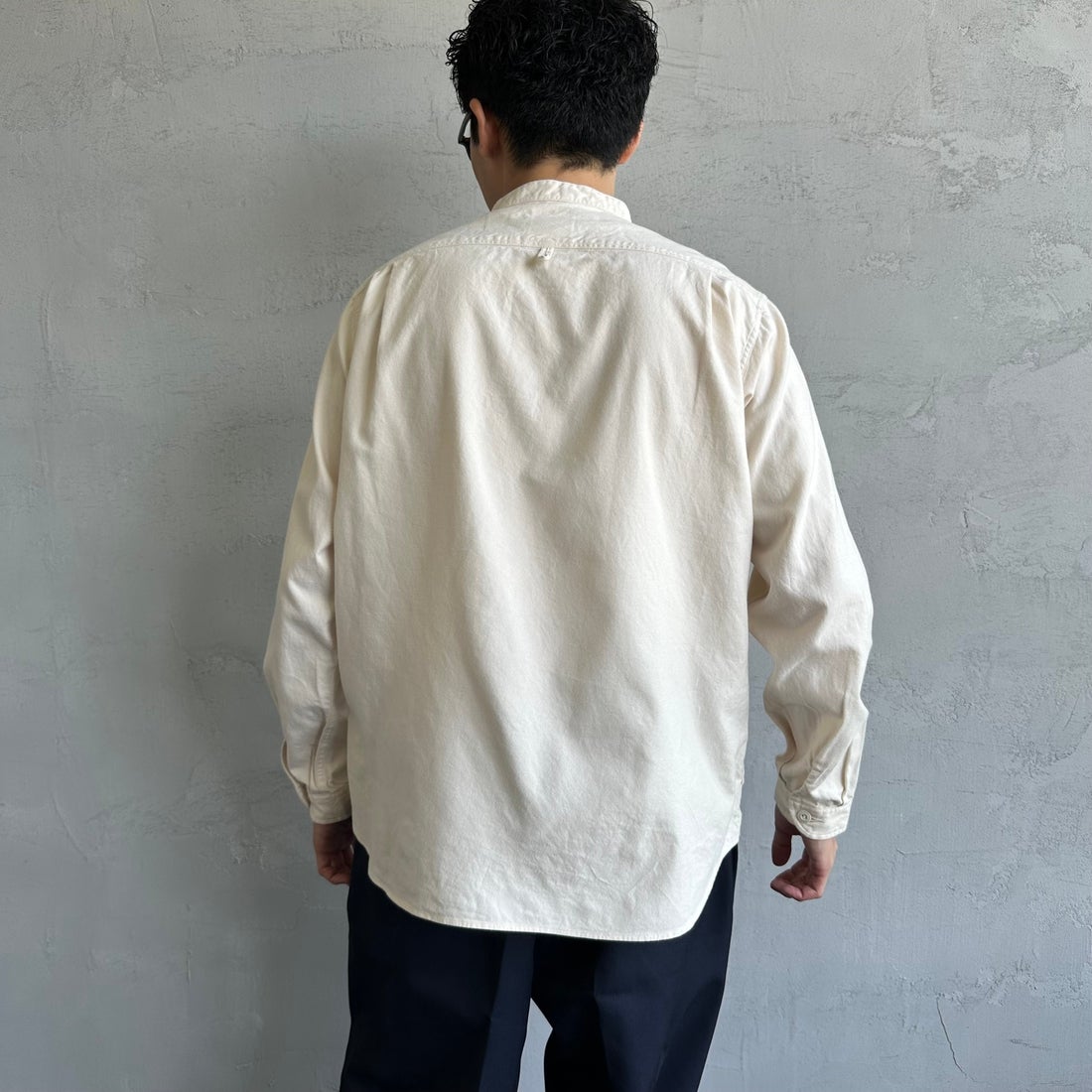 DANTON [ダントン] 先染めビエラ バンドカラーシャツ [DT-B0280VSS] ECRU &&モデル身長：168cm 着用サイズ：38&&