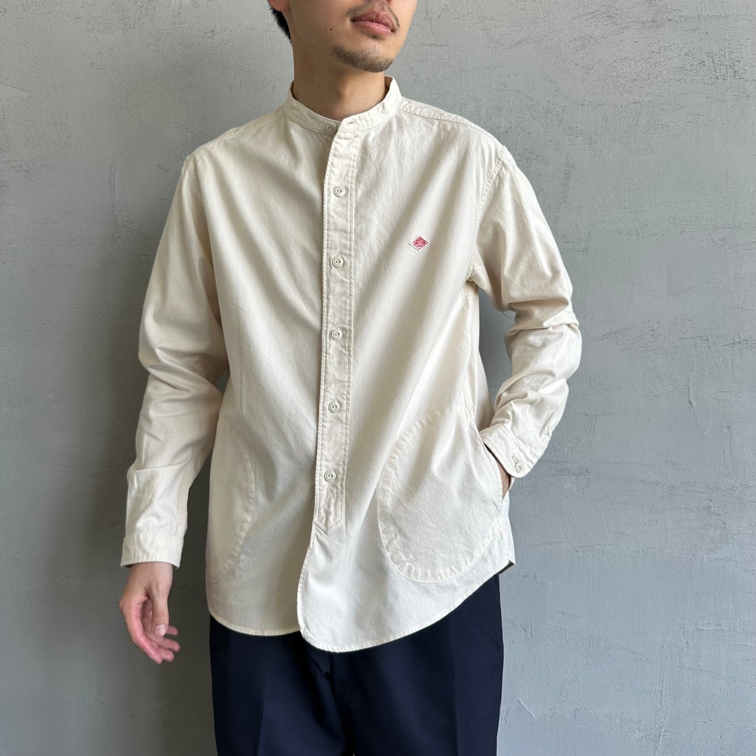 DANTON [ダントン] 先染めビエラ バンドカラーシャツ [DT-B0280VSS] ECRU &&モデル身長：168cm 着用サイズ：40&&