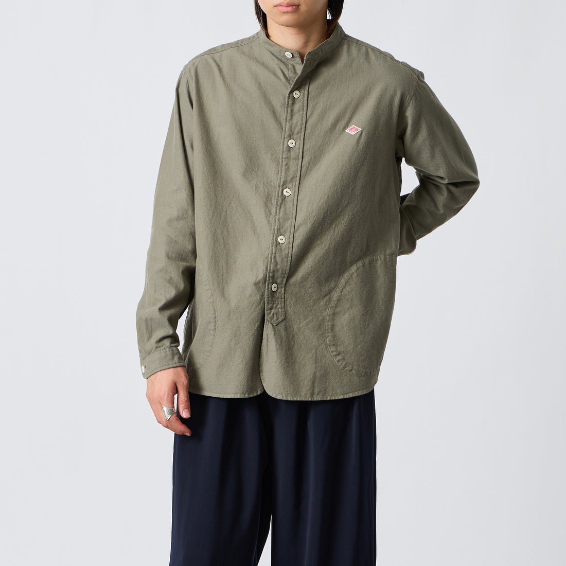 DANTON [ダントン] 先染めビエラ バンドカラーシャツ [DT-B0280VSS] OLIVE CHAM &&モデル身長：177cm 着用サイズ：42&&