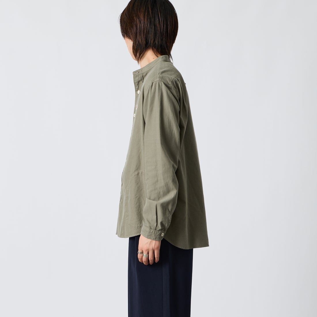 DANTON [ダントン] 先染めビエラ バンドカラーシャツ [DT-B0280VSS] OLIVE CHAM &&モデル身長：177cm 着用サイズ：42&&