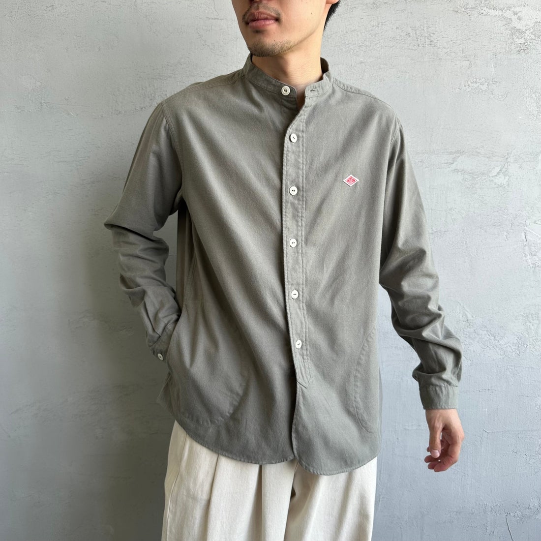 DANTON [ダントン] 先染めビエラ バンドカラーシャツ [DT-B0280VSS] OLIVE CHAM &&モデル身長：168cm 着用サイズ：38&&