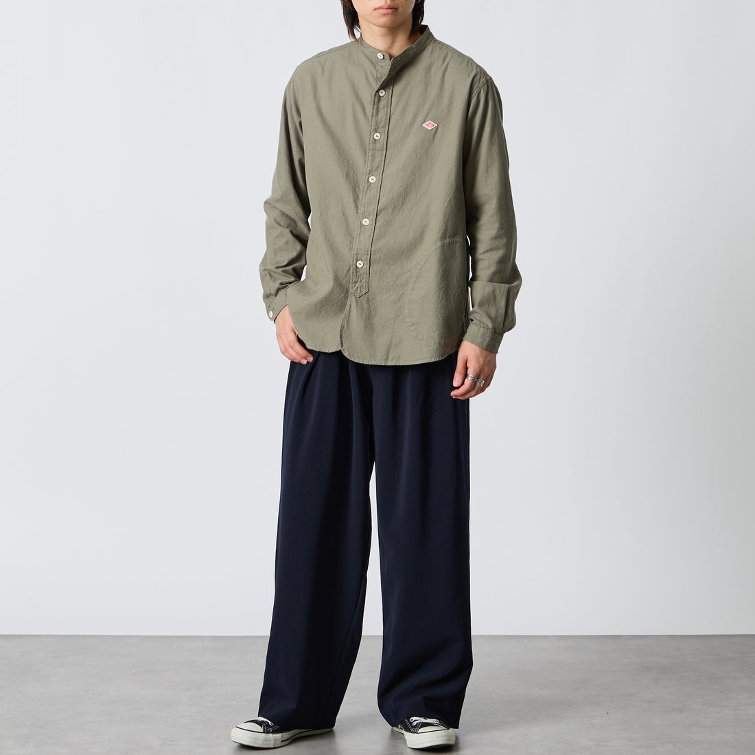 DANTON [ダントン] 先染めビエラ バンドカラーシャツ [DT-B0280VSS] OLIVE CHAM &&モデル身長：177cm 着用サイズ：42&&