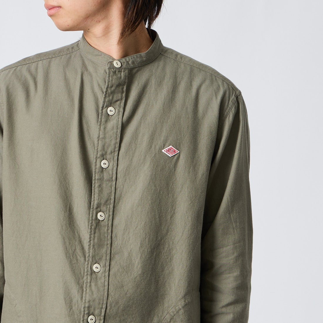 DANTON [ダントン] 先染めビエラ バンドカラーシャツ [DT-B0280VSS] OLIVE CHAM &&モデル身長：177cm 着用サイズ：42&&