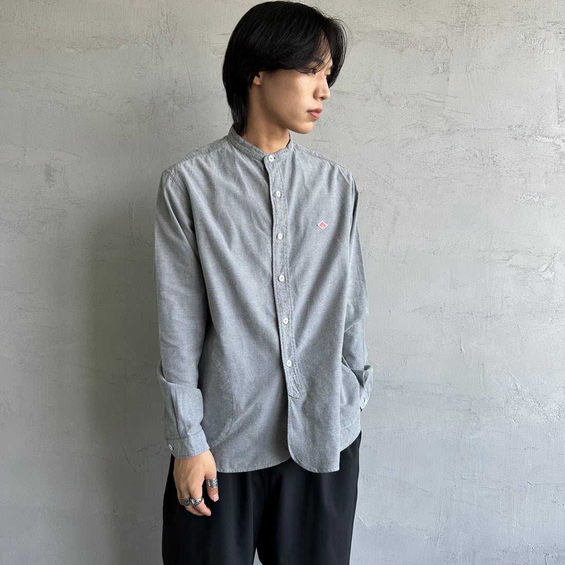 DANTON [ダントン] 先染めビエラ バンドカラーシャツ [DT-B0280VSS] GREY CHAMB &&モデル身長：179cm 着用サイズ：42&&