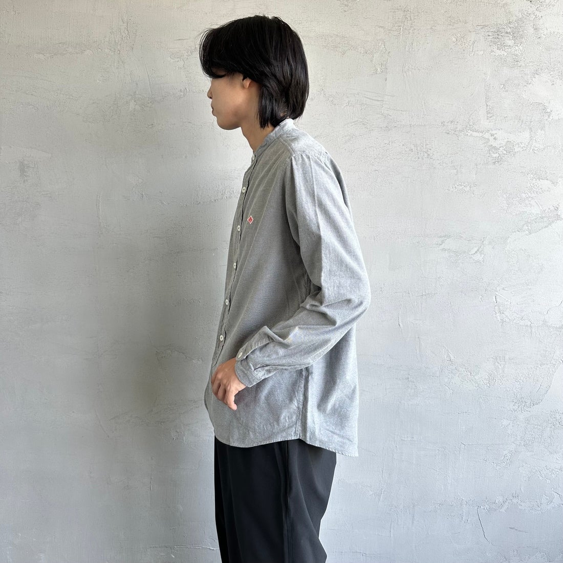 DANTON [ダントン] 先染めビエラ バンドカラーシャツ [DT-B0280VSS] GREY CHAMB &&モデル身長：179cm 着用サイズ：42&&