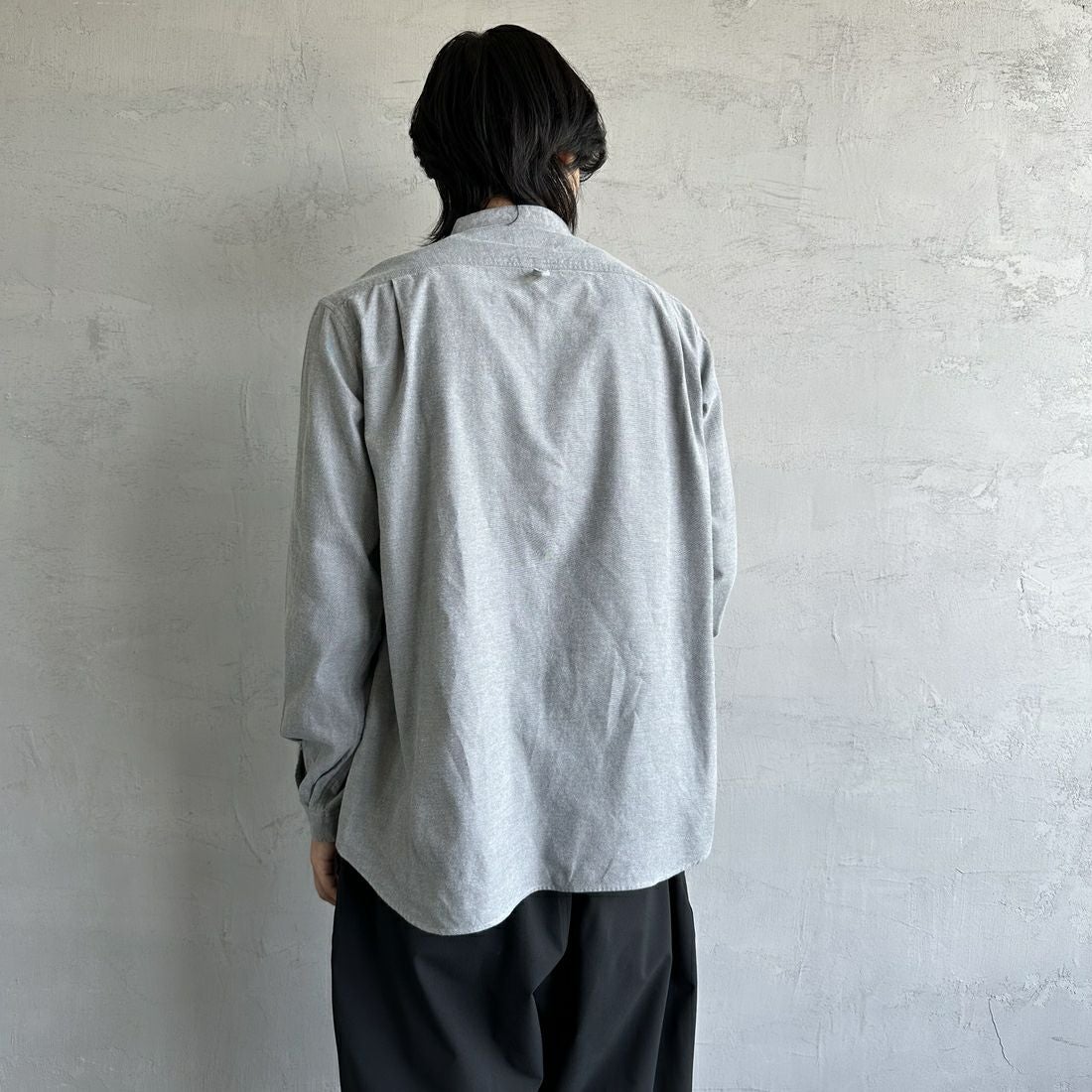 DANTON [ダントン] 先染めビエラ バンドカラーシャツ [DT-B0280VSS] GREY CHAMB &&モデル身長：179cm 着用サイズ：42&&