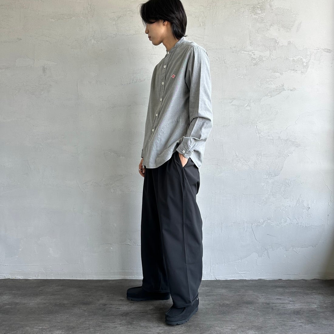 DANTON [ダントン] 先染めビエラ バンドカラーシャツ [DT-B0280VSS] GREY CHAMB &&モデル身長：179cm 着用サイズ：42&&