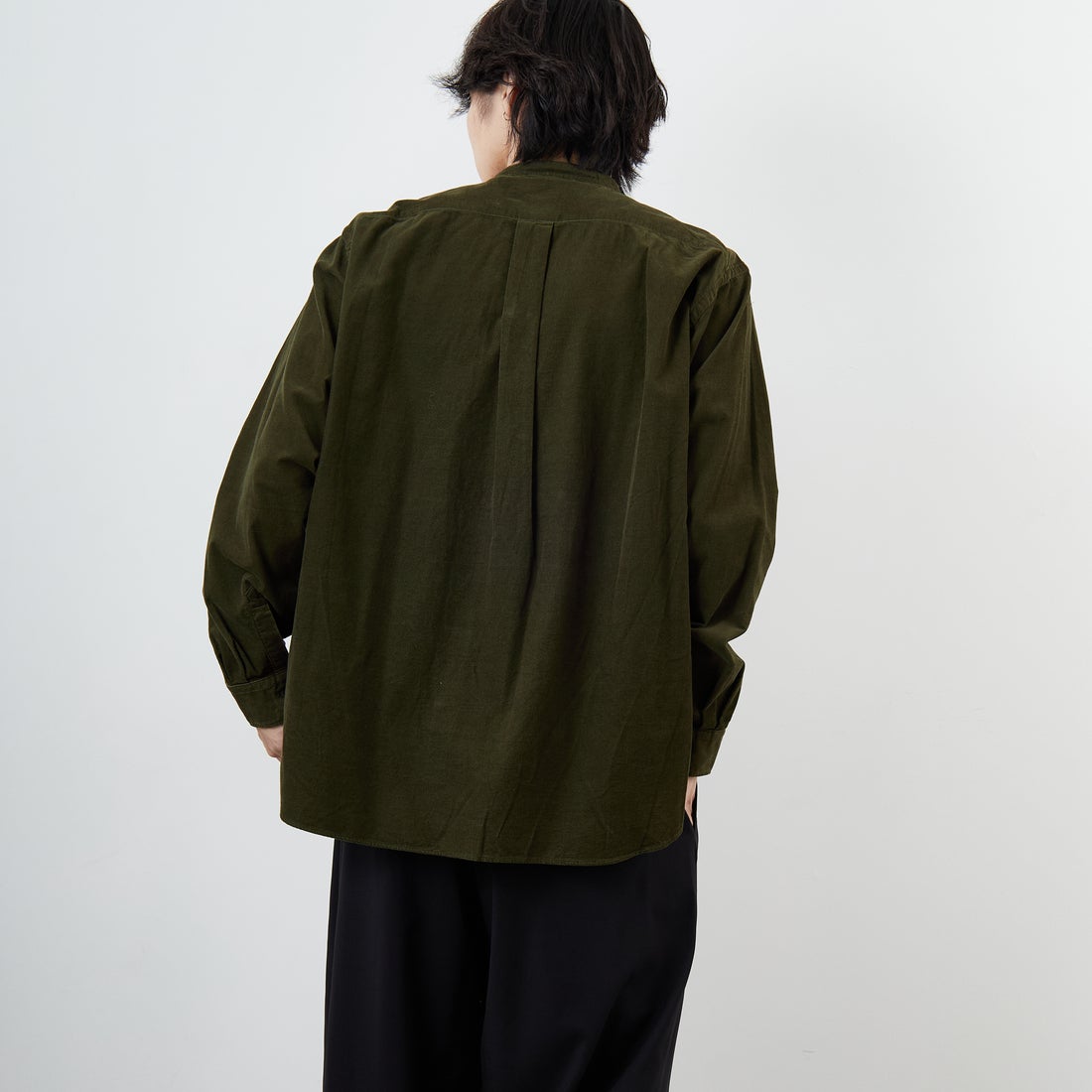 DANTON [ダントン] コーデュロイ バンドカラーシャツ [DT-B0291MCD] OLIVE &&モデル身長：179cm 着用サイズ：42&&
