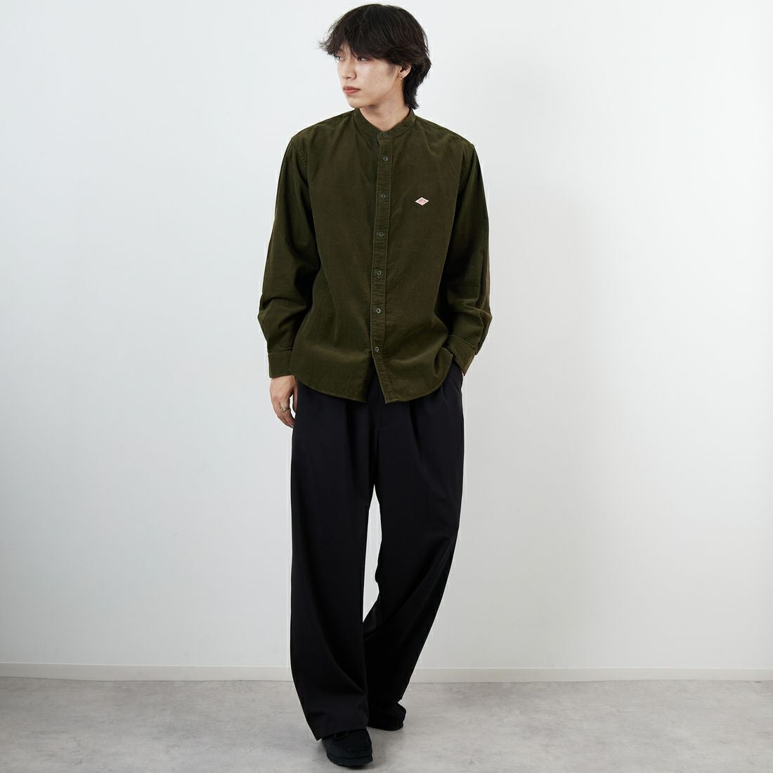 DANTON [ダントン] コーデュロイ バンドカラーシャツ [DT-B0291MCD] OLIVE &&モデル身長：179cm 着用サイズ：42&&
