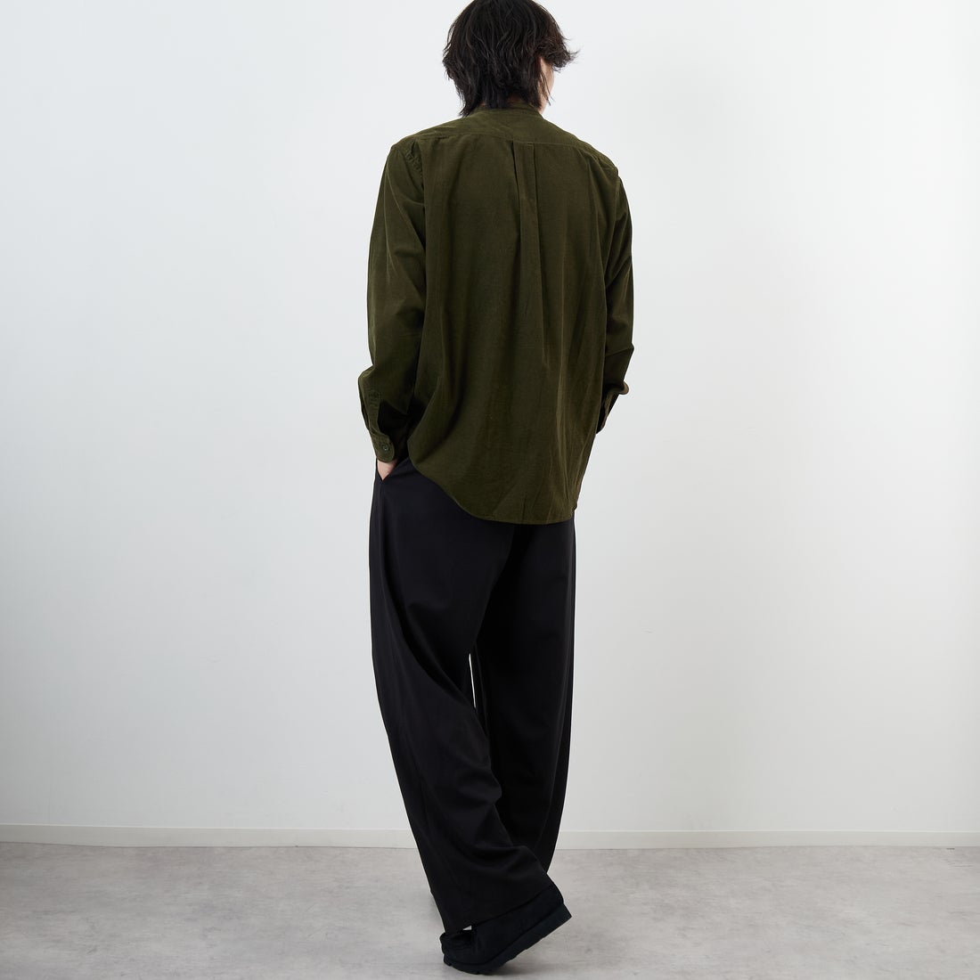 DANTON [ダントン] コーデュロイ バンドカラーシャツ [DT-B0291MCD] OLIVE &&モデル身長：179cm 着用サイズ：42&&
