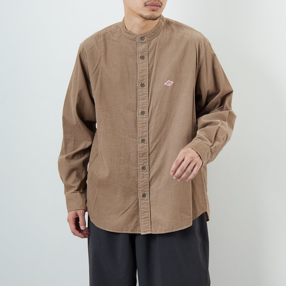 DANTON [ダントン] コーデュロイ バンドカラーシャツ [DT-B0291MCD] SAND BEIGE &&モデル身長：168cm 着用サイズ：40&&
