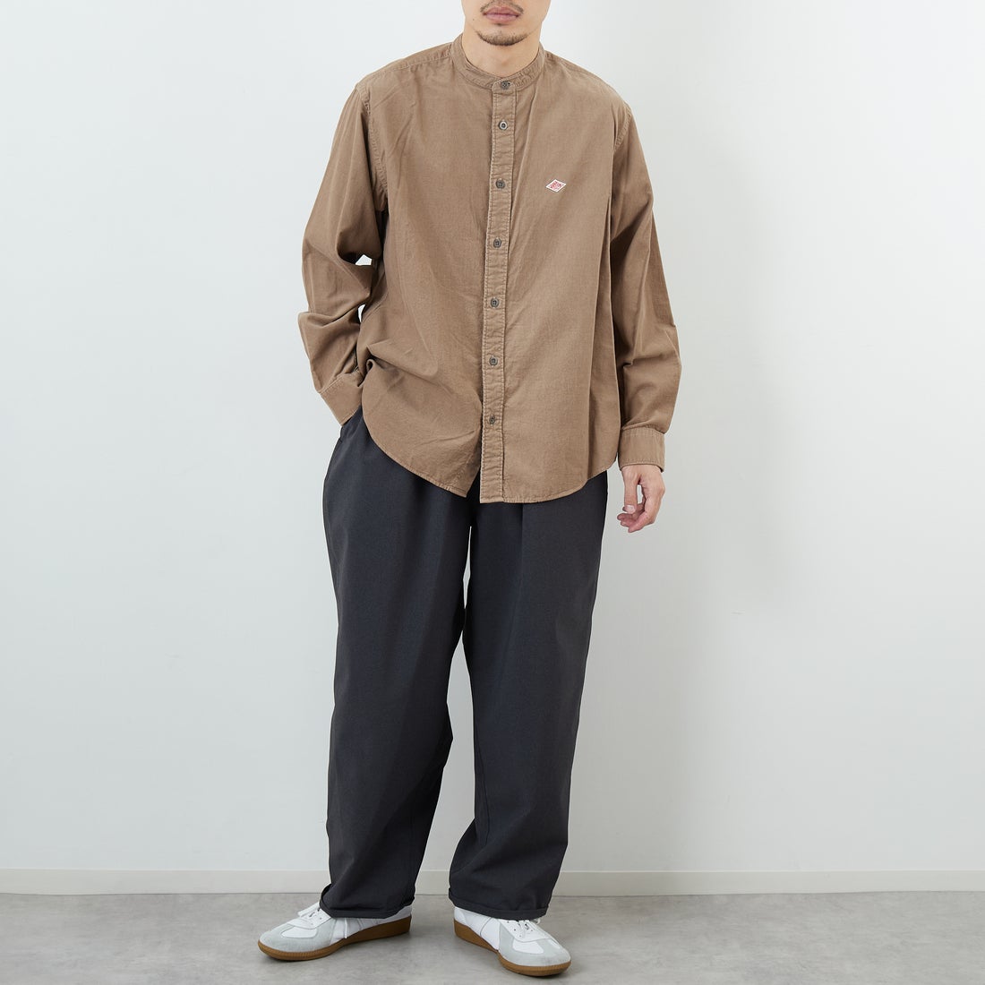 DANTON [ダントン] コーデュロイ バンドカラーシャツ [DT-B0291MCD] SAND BEIGE &&モデル身長：168cm 着用サイズ：40&&