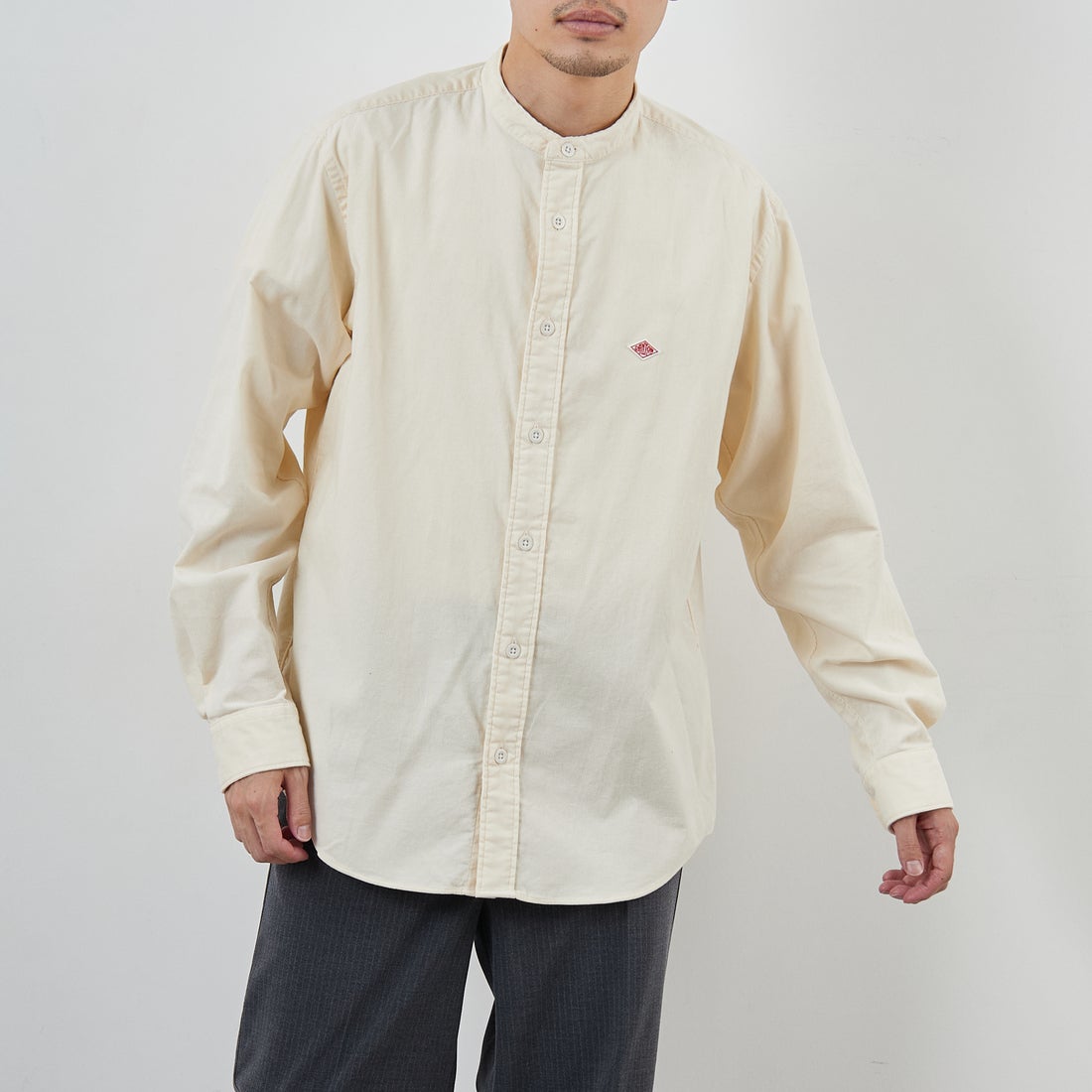 DANTON [ダントン] コーデュロイ バンドカラーシャツ [DT-B0291MCD] OFF WHITE &&モデル身長：168cm 着用サイズ：40&&
