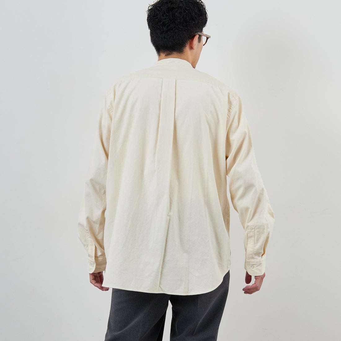 DANTON [ダントン] コーデュロイ バンドカラーシャツ [DT-B0291MCD] OFF WHITE &&モデル身長：168cm 着用サイズ：40&&