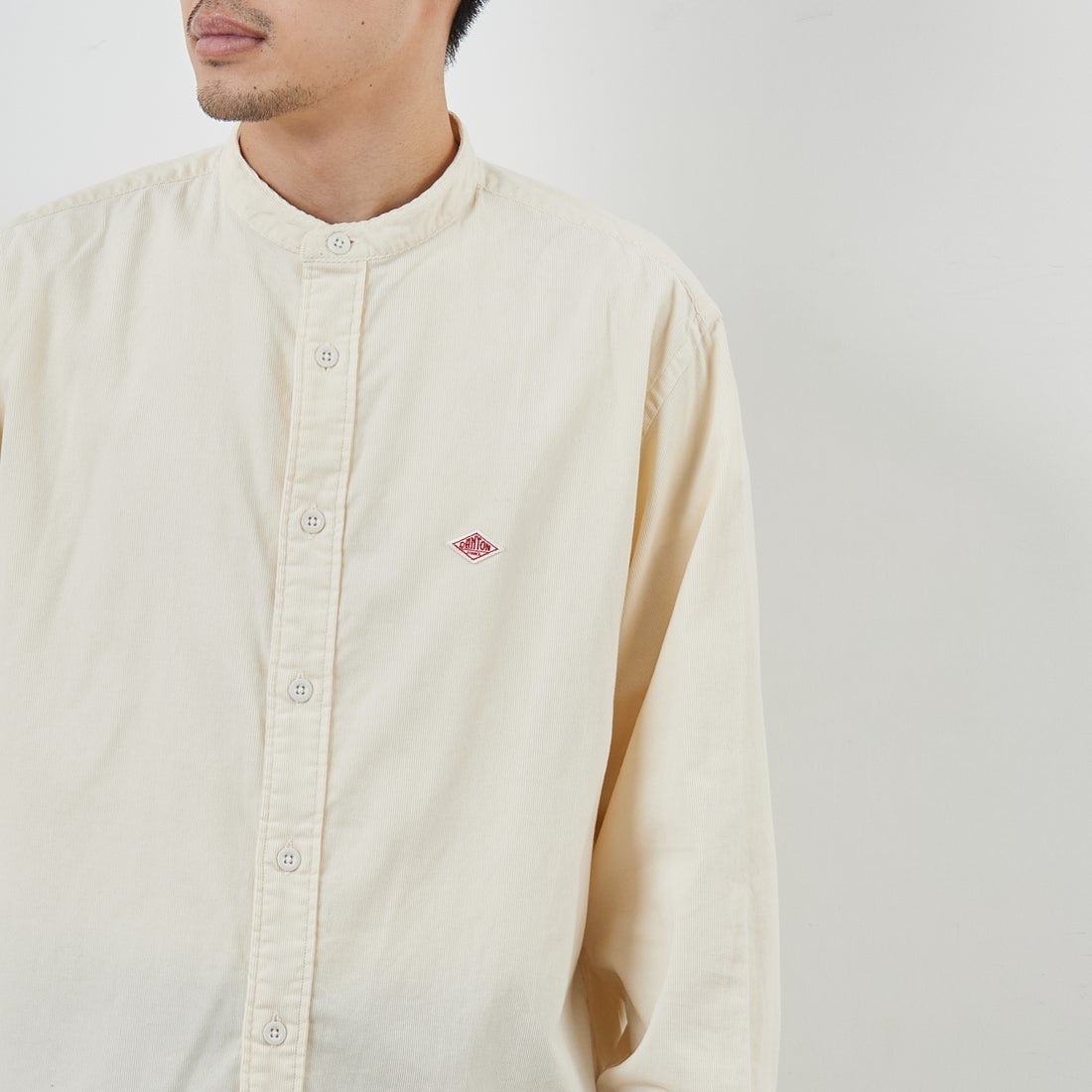 DANTON [ダントン] コーデュロイ バンドカラーシャツ [DT-B0291MCD] OFF WHITE &&モデル身長：168cm 着用サイズ：40&&