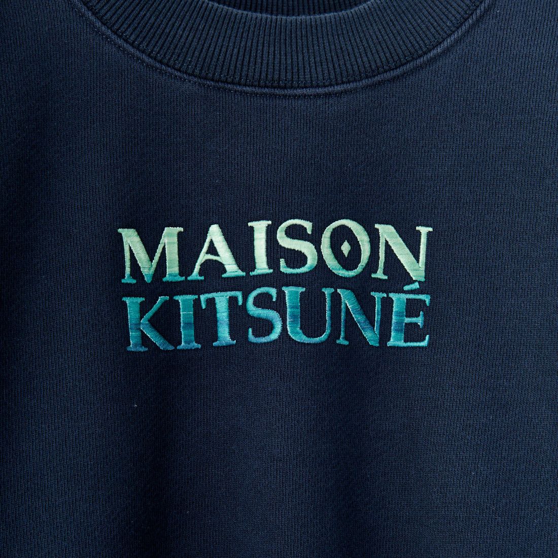 MAISON KITSUNE [メゾン キツネ] グラデーション ボクシースウェットシャツ [NW00309KM0326] P480 NAVY