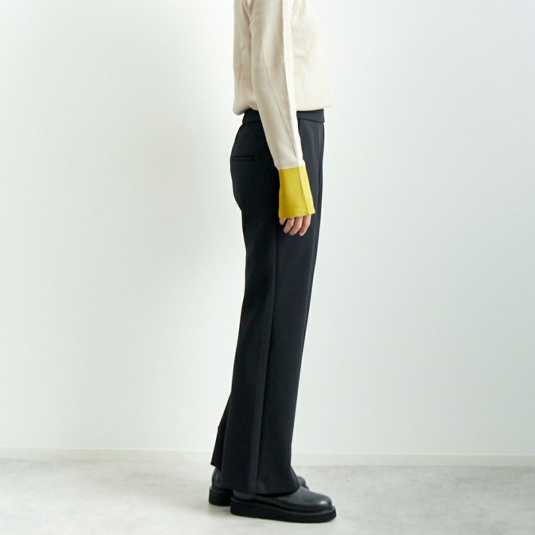 DONEEYU [ドニーユ] センターシームフレアパンツ [U-2990] 040 ﾌﾞﾗｯｸ &&モデル身長：167cm 着用サイズ：36&&