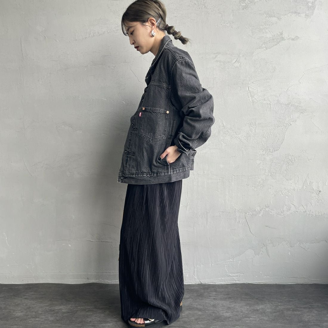 LEVI'S [リーバイス] TYPE1 トラッカージャケット [A3174-00] 00 MIDNIGH &&モデル身長：150cm 着用サイズ：S&&