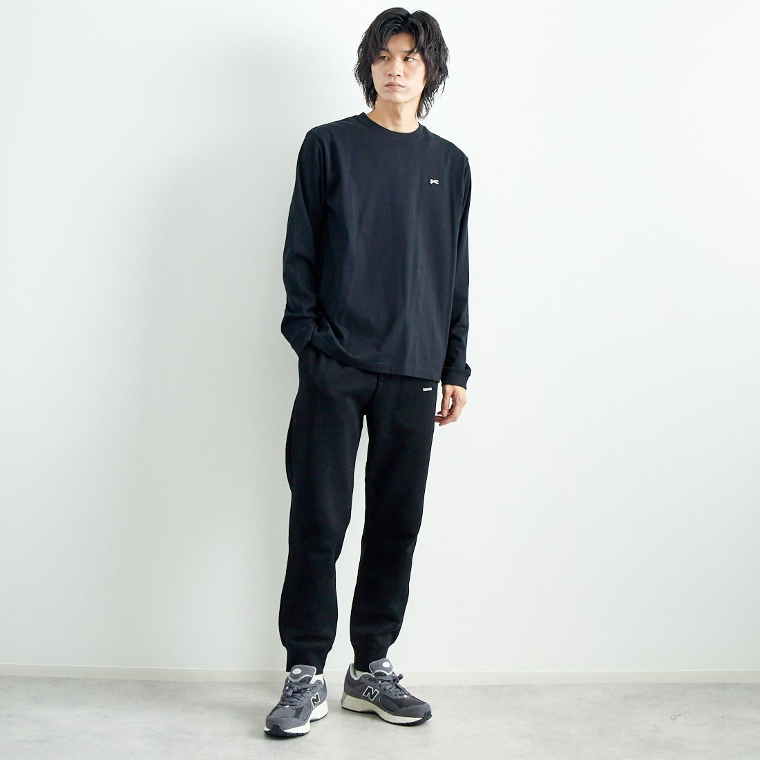 DENHAM [デンハム] AMERICANA ロングスリーブTシャツ [AMERICANA-LS-TEE] BLACK &&モデル身長：182cm 着用サイズ：L&&