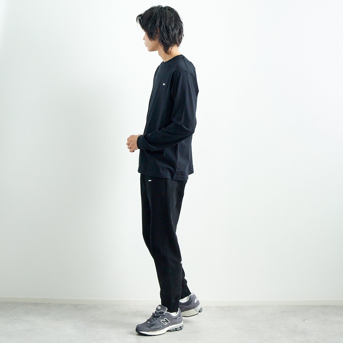 DENHAM [デンハム] AMERICANA ロングスリーブTシャツ [AMERICANA-LS-TEE] BLACK &&モデル身長：182cm 着用サイズ：L&&